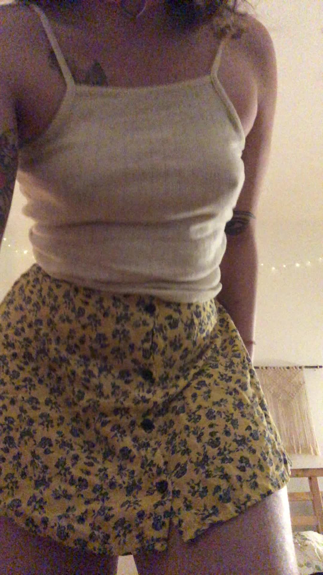 No bra, no panties.. no problem ? 💕
