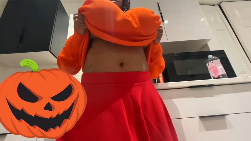 thereallavishstyles as Velma doing “the Drop”