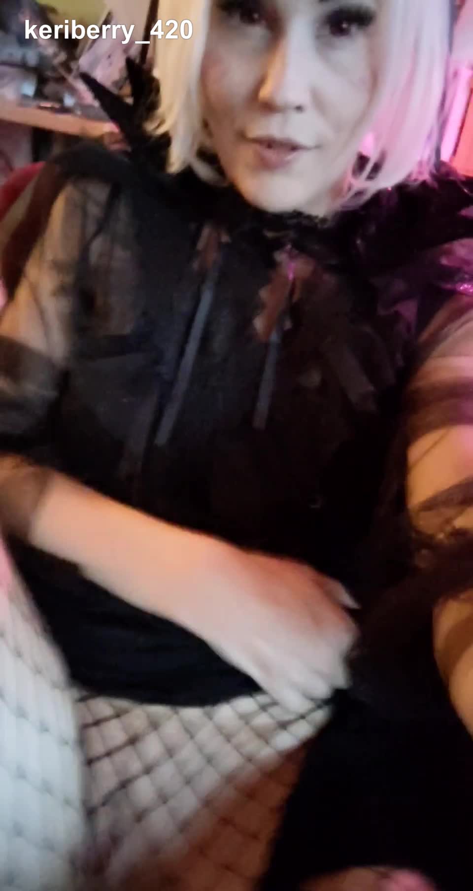 I didn't wear panties this Halloween 👀 f/39