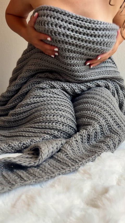This mombod needs a full-body creampie.