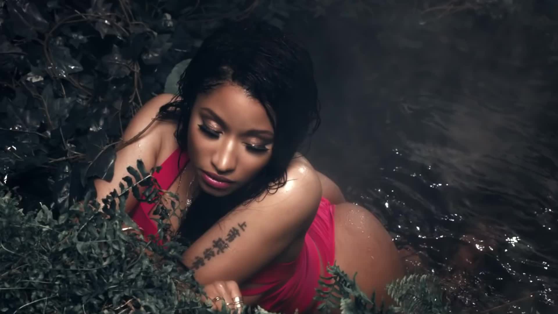 Nicki Minaj wet and sexy