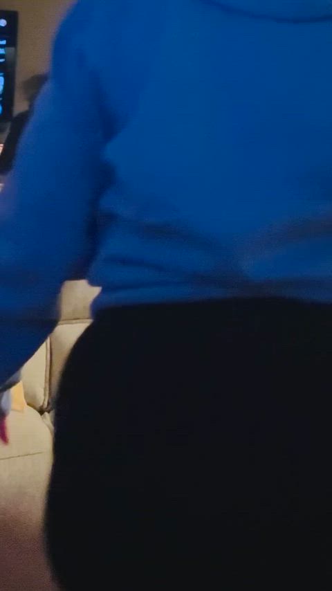 I keep imagining crawling up onto your face and having you eat my pussy while I fart 💨 on your cock 🍆 🤤