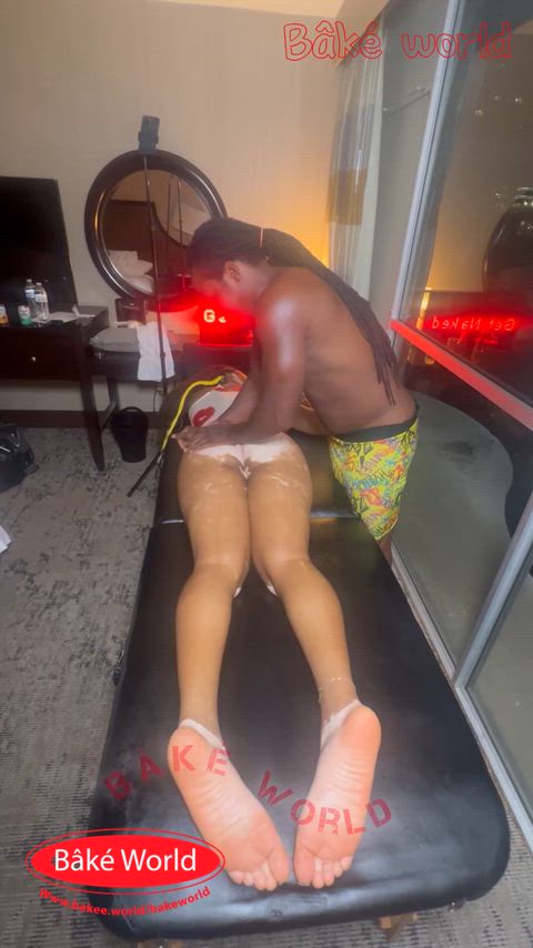 She like it slapped while its massaged, Gotta Give Vitiligo baby wut she want n bake world