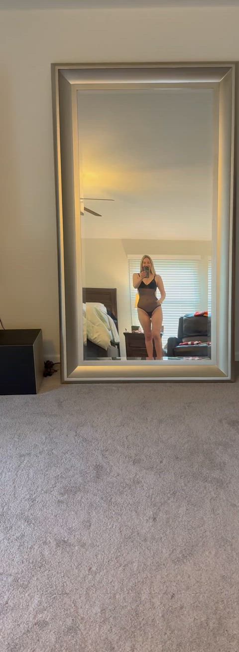 Hot Mommy Alert