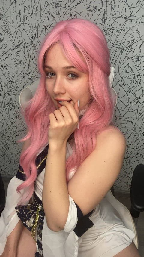 Yae Miko likes to tease on camera