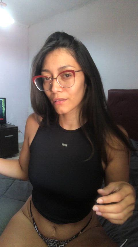 Do you like female smokers who get horny? 😈