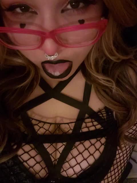 Big ass, big tits, black lips. Take advantage of my oral fixation all day. Available for vanilla and . 10 minute quickie heavy sessions only $30! JOI, CEI, homewrecking, roleplaying, drooling, ahegao and so much more.