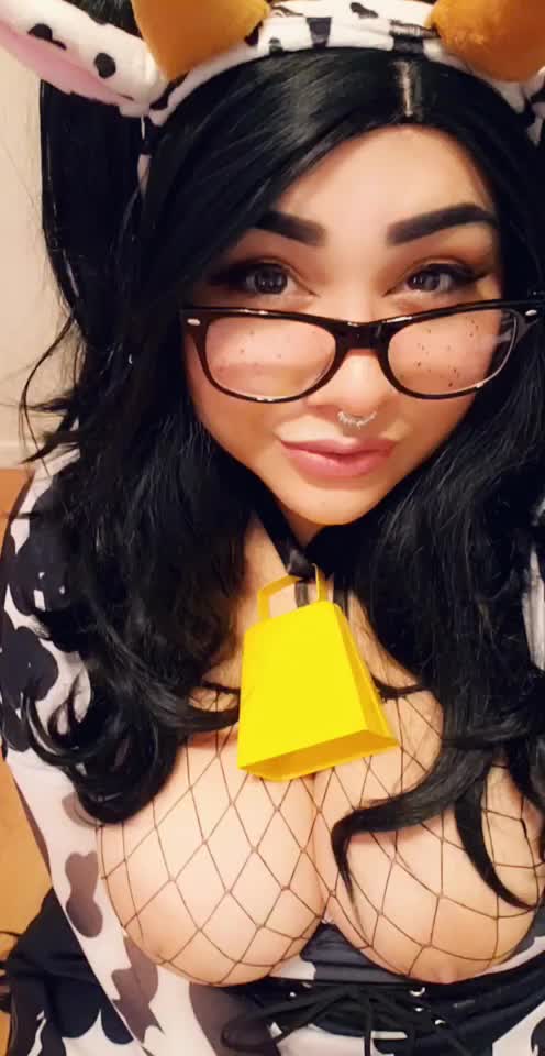 🙈 Shy moomoo. Available all day and night for sessions because I've had so much coffee. Lifetime access to my Snapchat only $60 all weeeeek! Moomoo fun happening there today 🤭