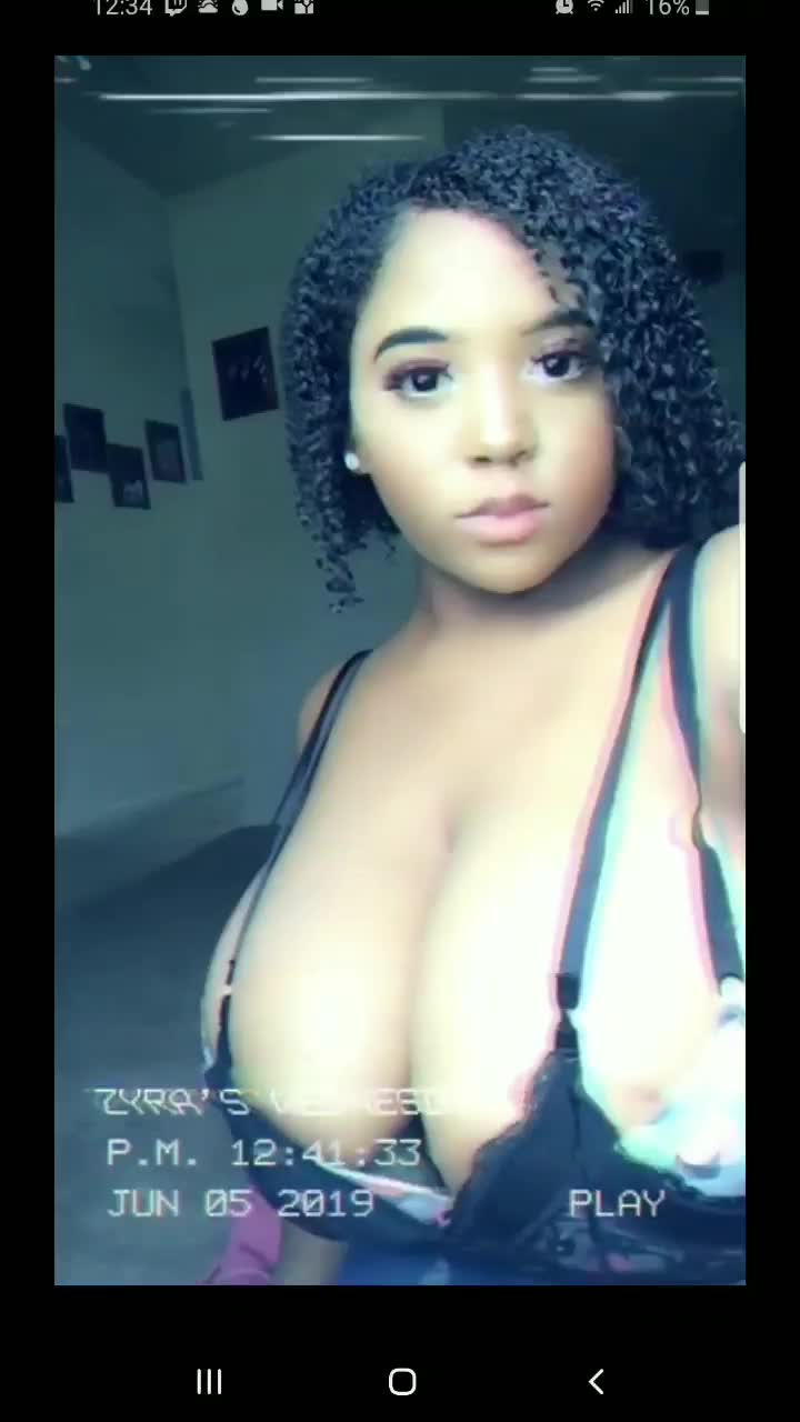 Ig: Zyraa.monae