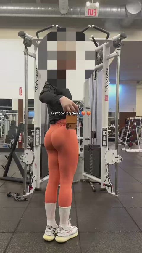 Back at the cake factory 🍑🍑