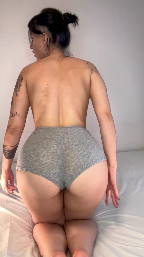 Sending nudes to every guy that upvts (my auto reply is on) just say YЕS