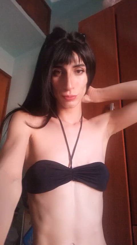 Who'd volunteer to come suck my girl cock?