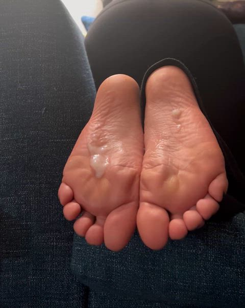 I think there needs to be more cum on these feet