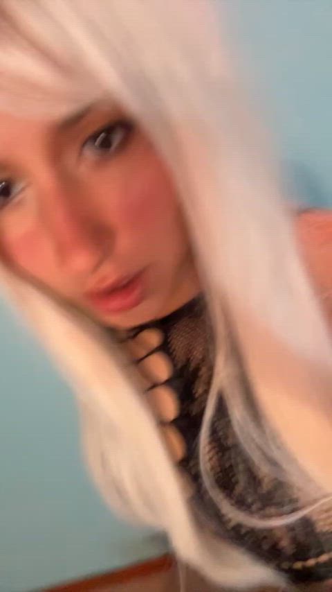 This latina baby needs someone to obey to! uwu