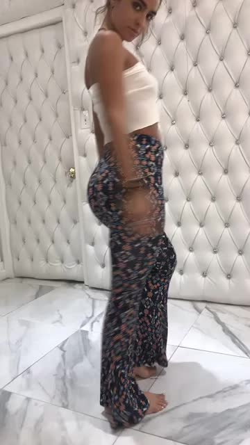 Shaking her ass