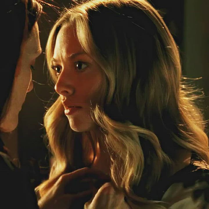 Amanda Seyfried Celebrity Natural Tits Porn GIF by celebsprincess