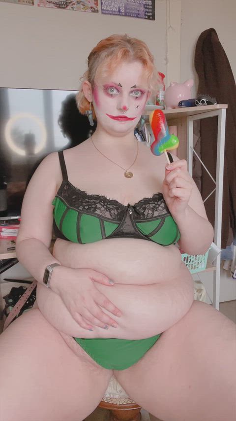 love to grab my tummy!!