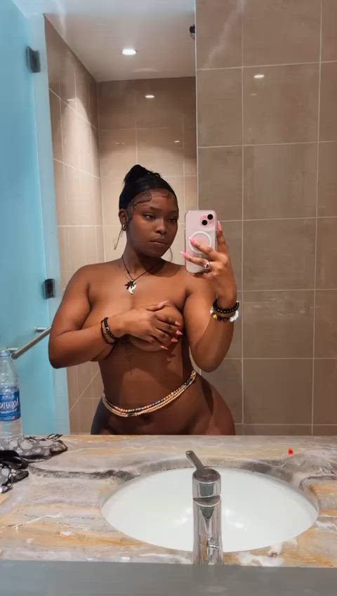 pretty babe with thick curves