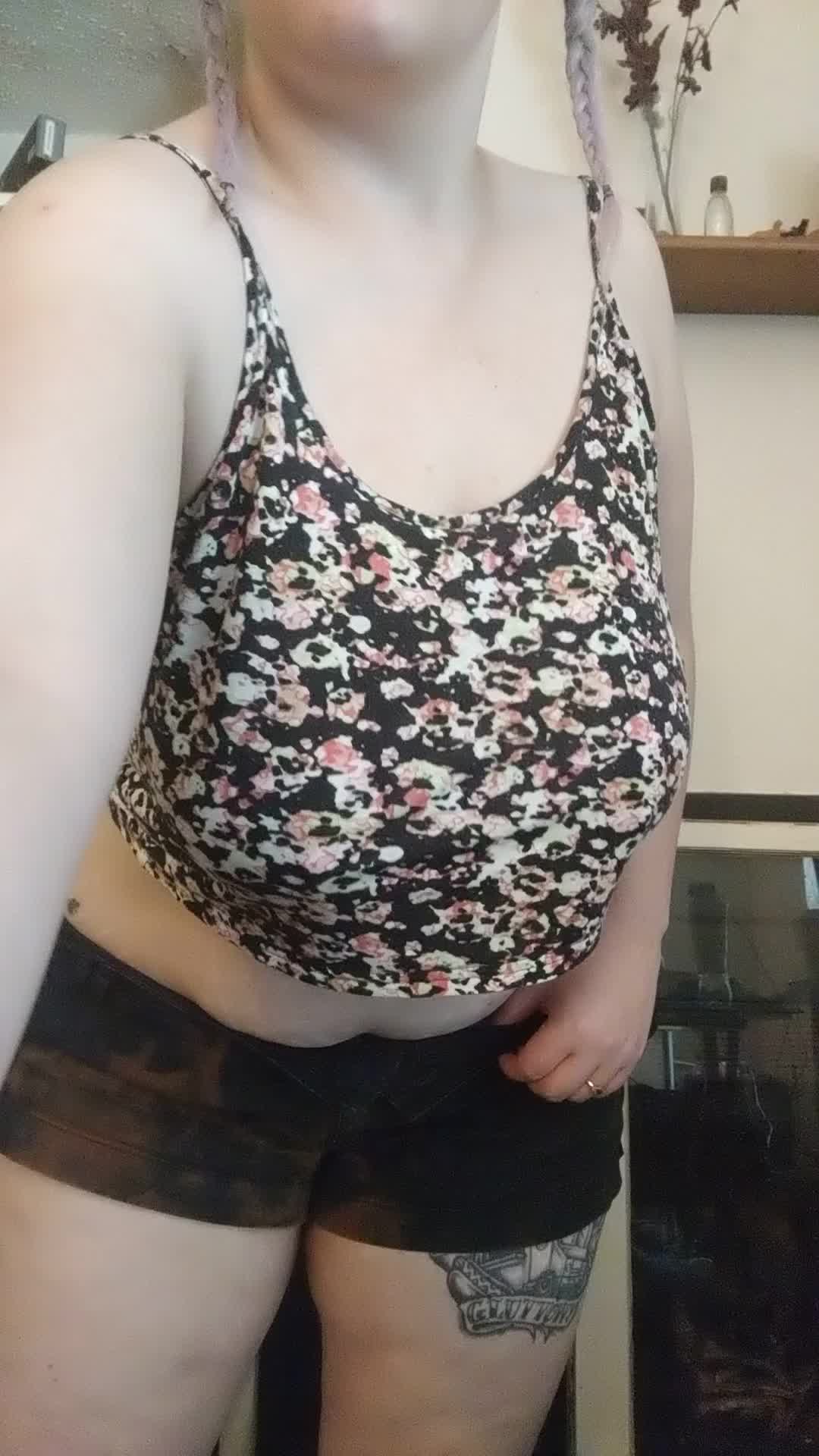 I'm loving the curve from my hips to my waist to my chest. Starting to see the hourglass coming back!