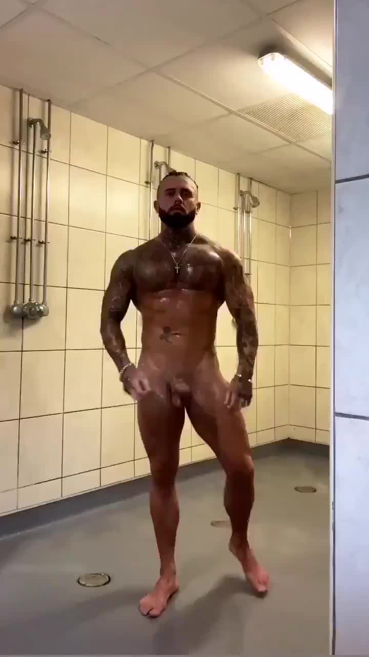 😈