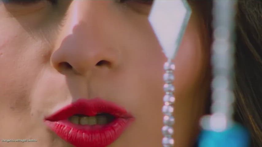 Gehana Vasisth navel in telugu item song