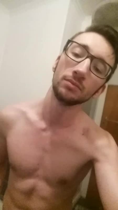 Just here to show off my straight body and cock, enjoy <3
