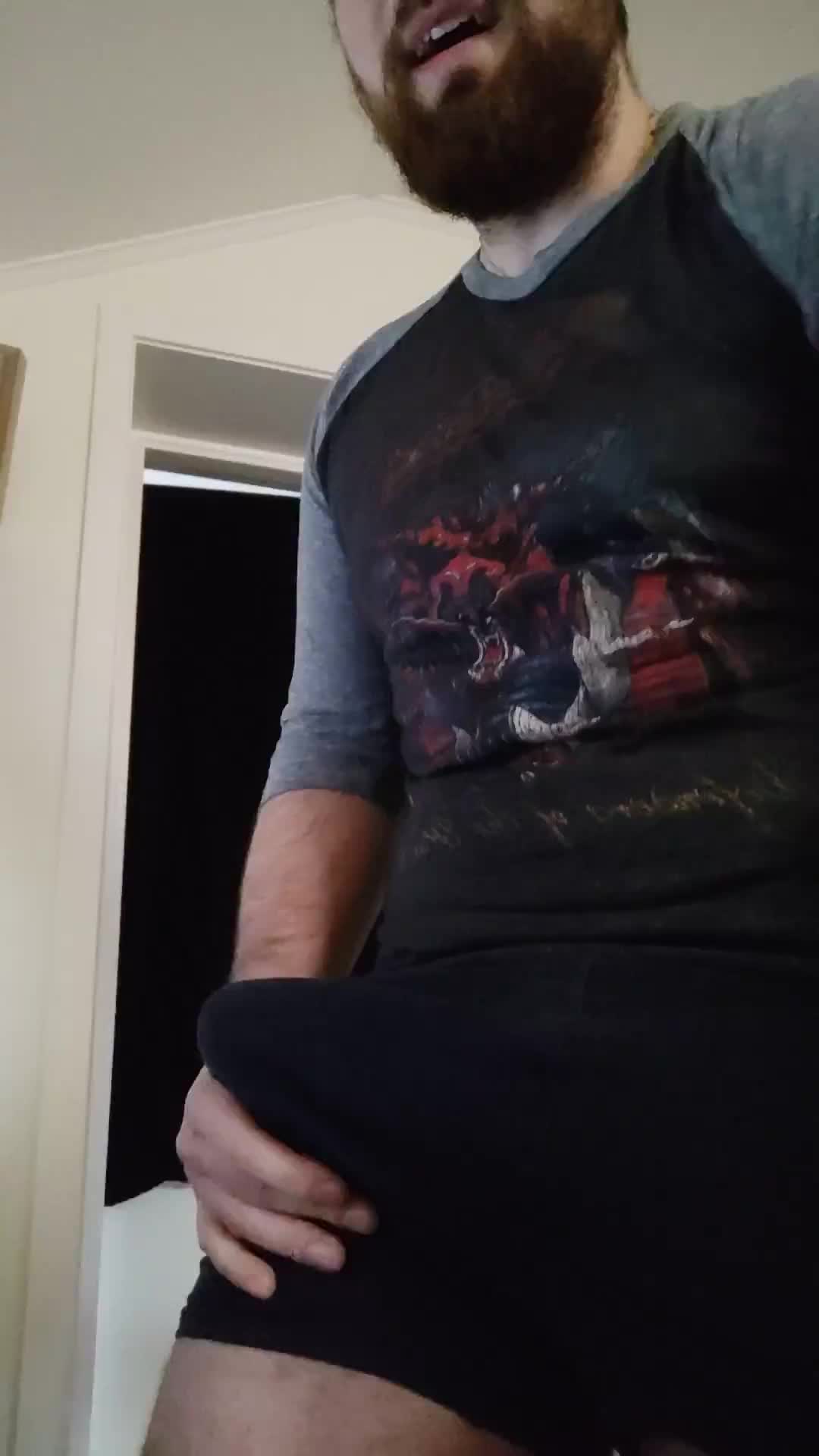 Thick beard, thick cum
