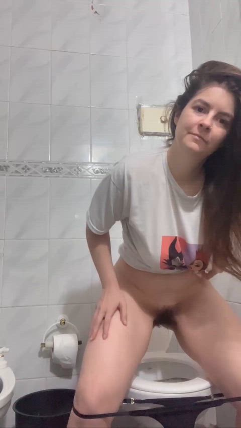 This pee was very early 🥱