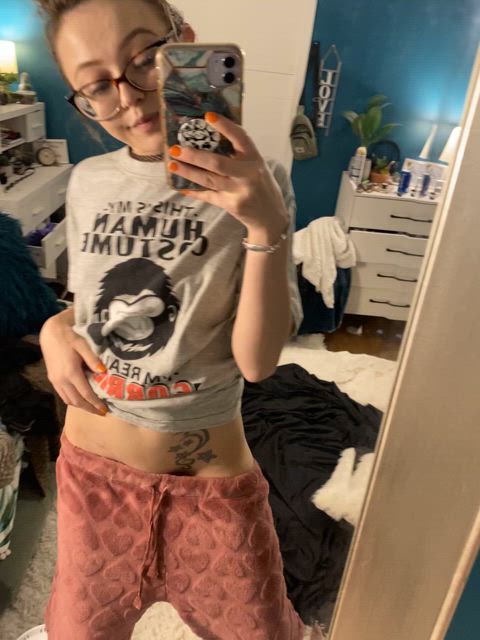 "Short, skinny, flat-chested nerds are the hottest" - No guy ever 🤣