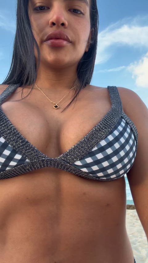 Do I look good in this bikini?