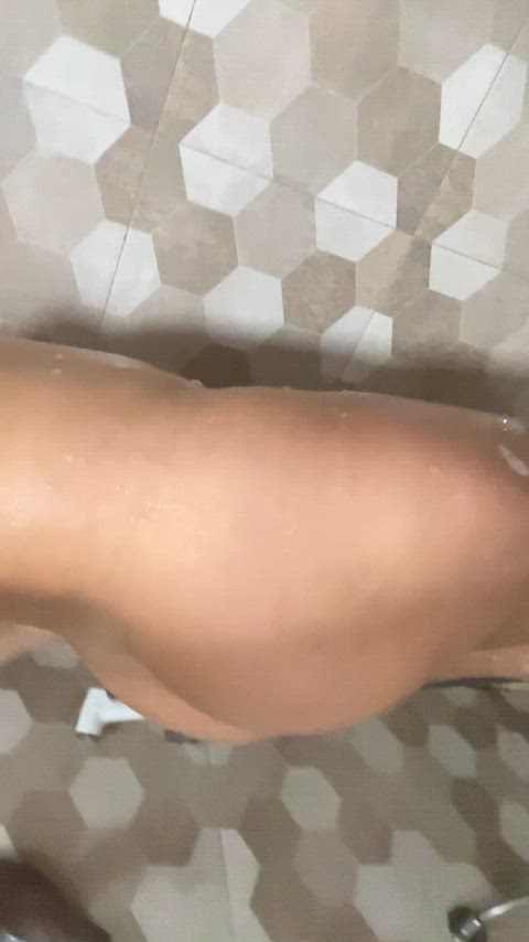 I wonder if my prof has ever seen my nudes on here😋