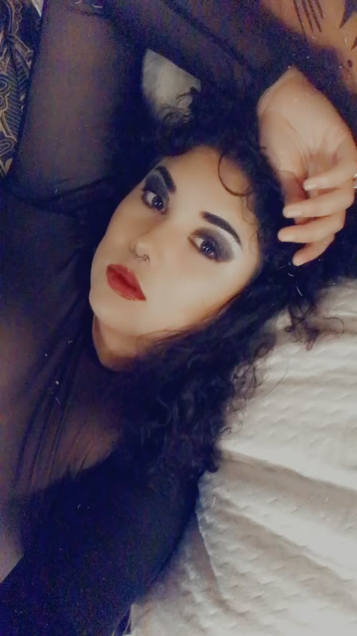 Whose trying to have fun tonight~ I’m feeling like a firecracker