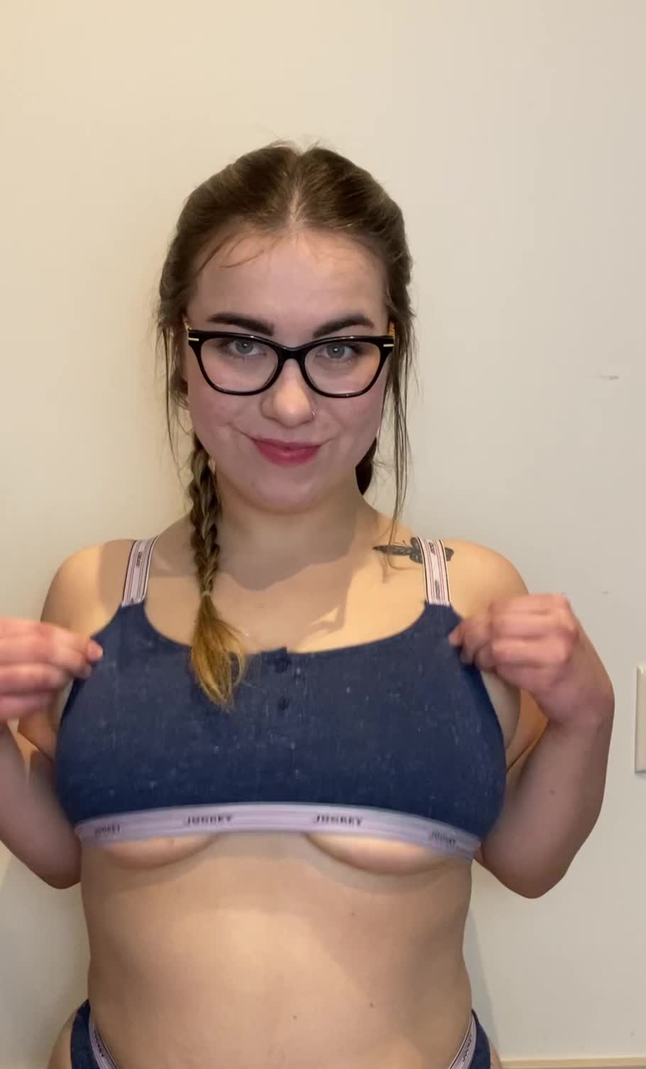 at this point, i should just give up on finding bras that fit 🥴
