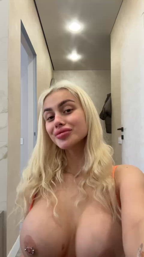 These curves are ready to steal the show