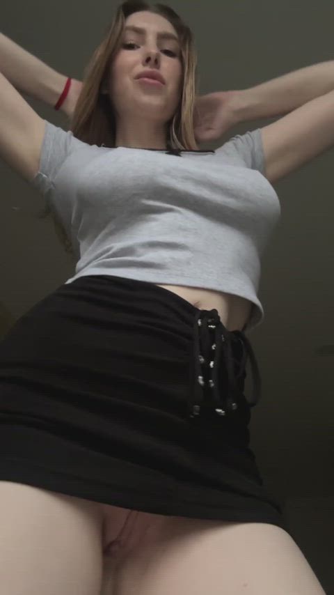 This pussy’s too pretty to keep covered..