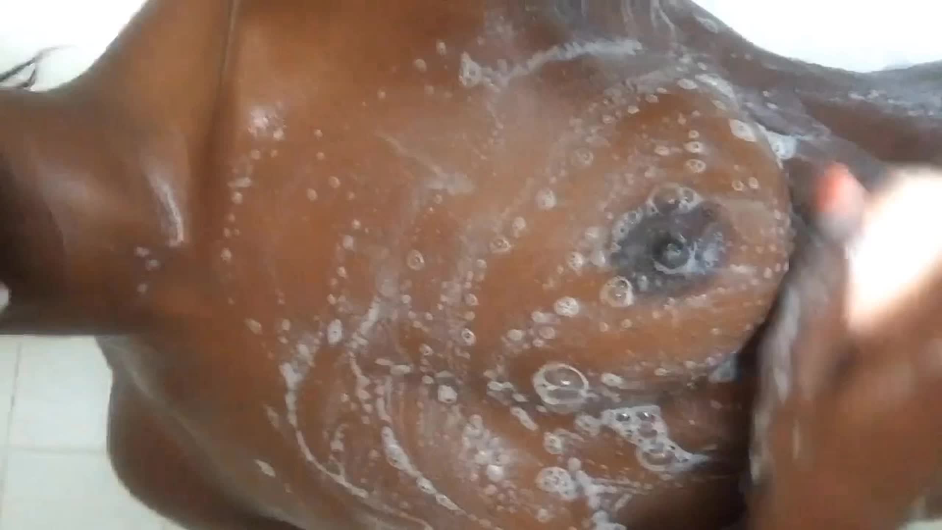 Ana Foxxx showering