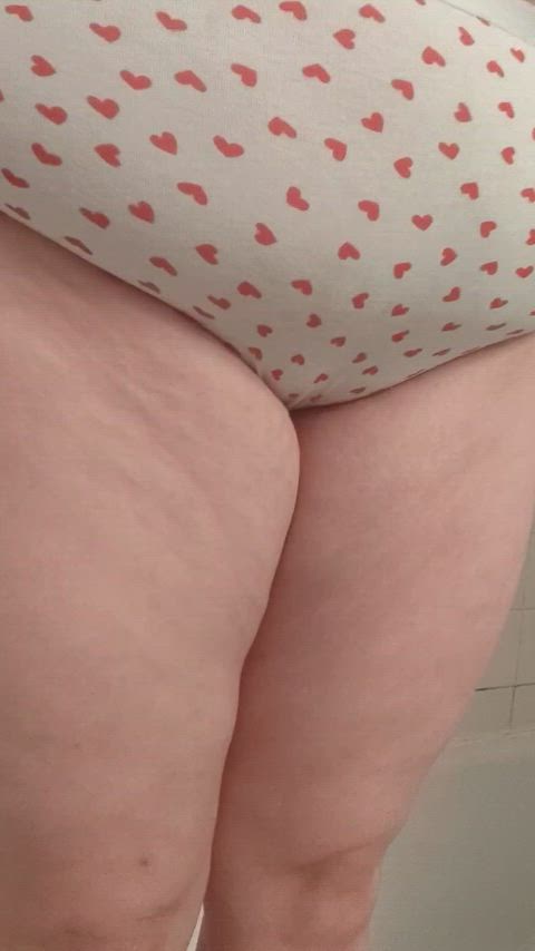 DM me on reddit or OF to talk custom piss videos 😘 thumbnail