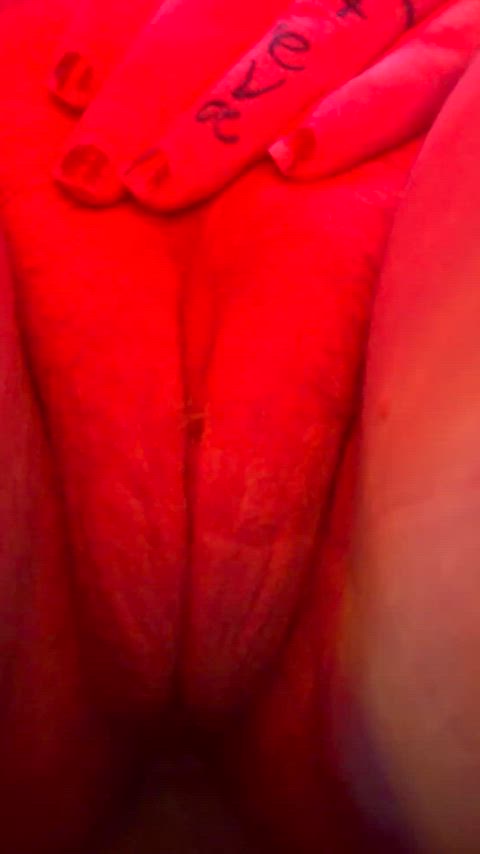 Watch my fat pussy 👅 pee 💦 on the toilet