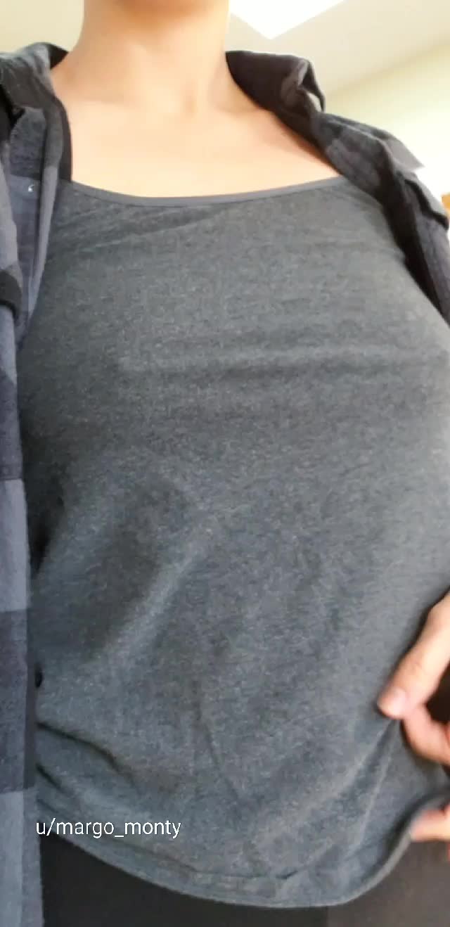 Being home for the holidays means dropping my titties when my family isn't looking 🤭