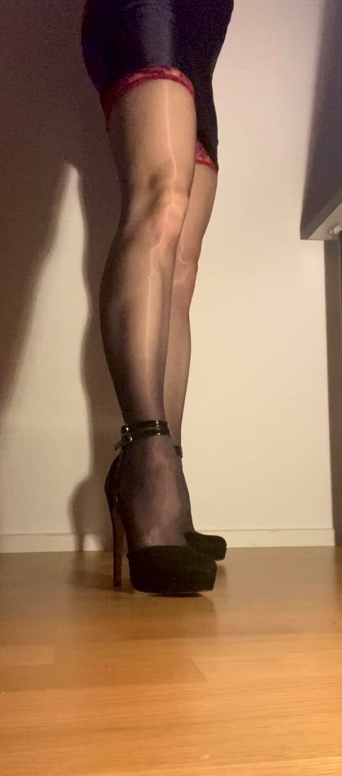 Shiny nylon legs in high heels