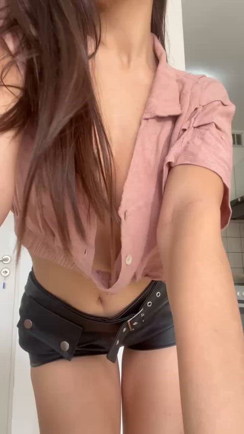 My coworker often looks at my cleavage and he thinks I don't see it haha