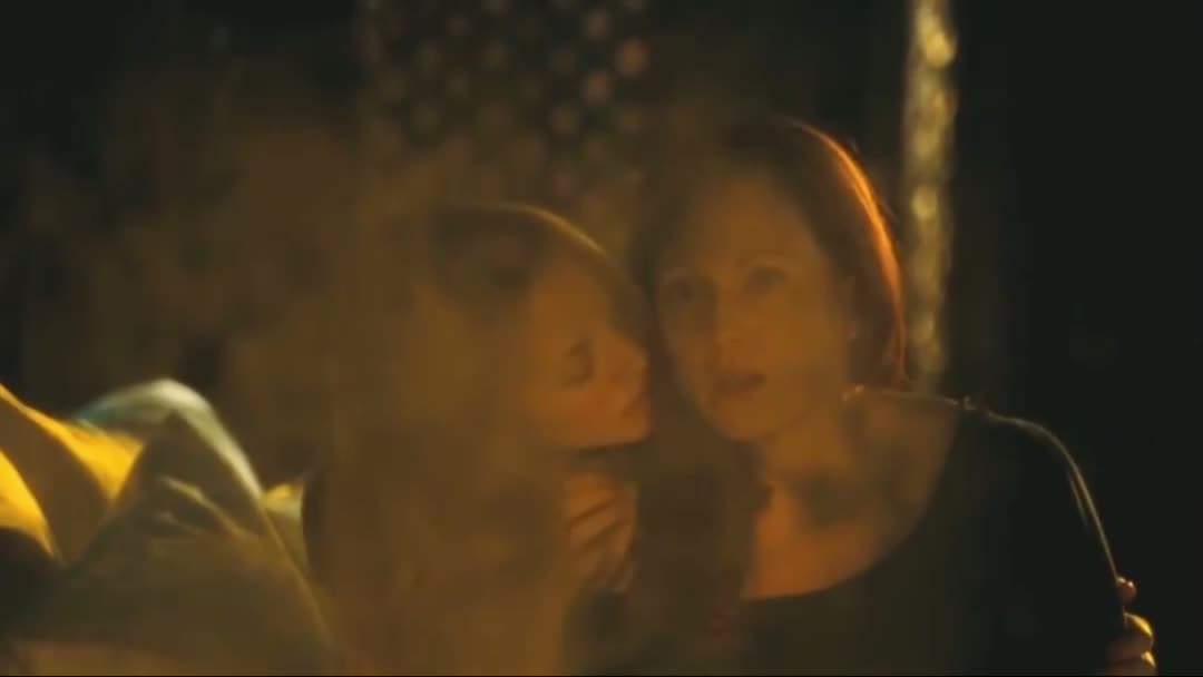 Amanda Seyfried & Julianne Moore