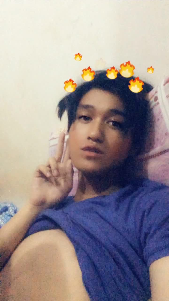 Just a slutty boy who loves teasing you boys🤤💕
