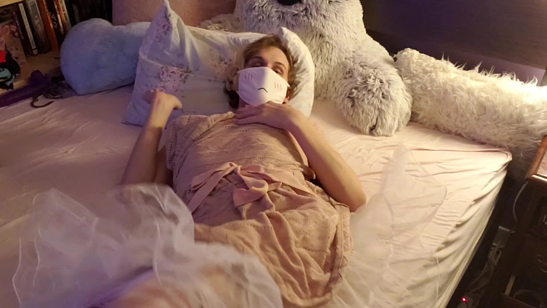 Taking my plug out to take cock 🤤