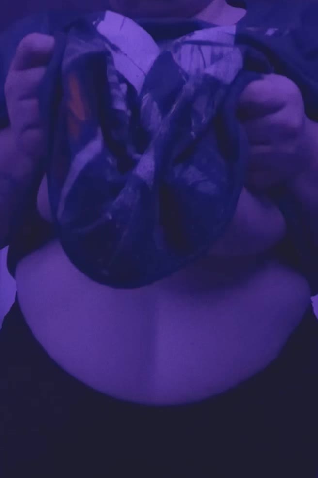 happppy saturday from me and my huge tits😘