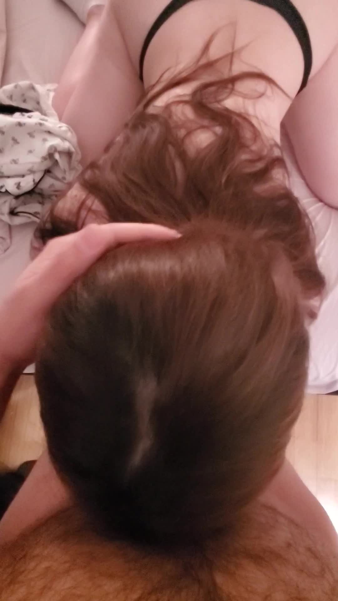 Who tryna get behind me while I suck dick?🤨