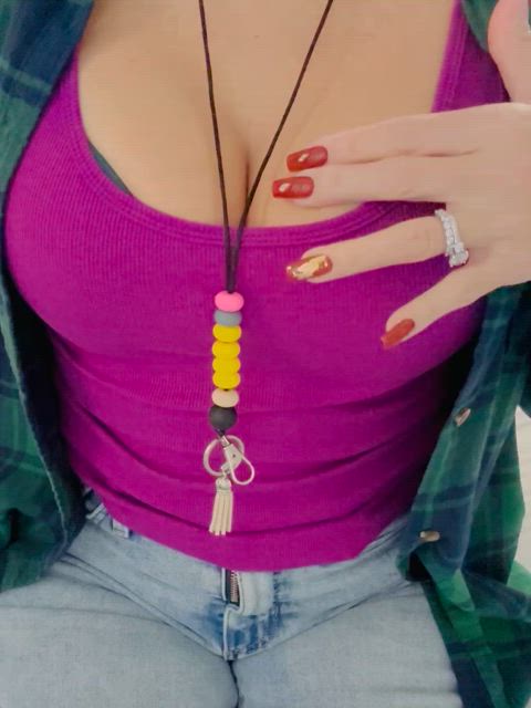 You like a little teacher cleavage in the evening
