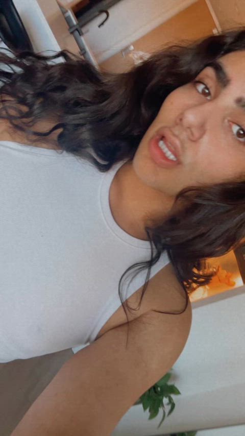 Can u believe no one wants to suck my cute dick?