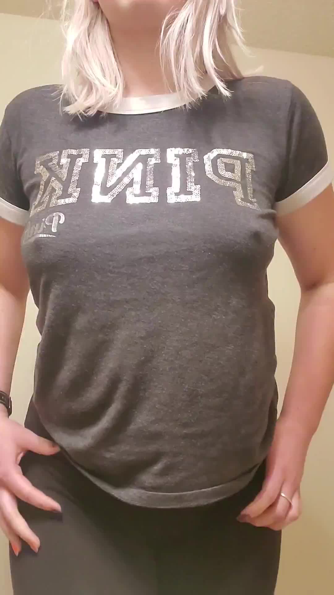 A titty drop for your Friday 😋
