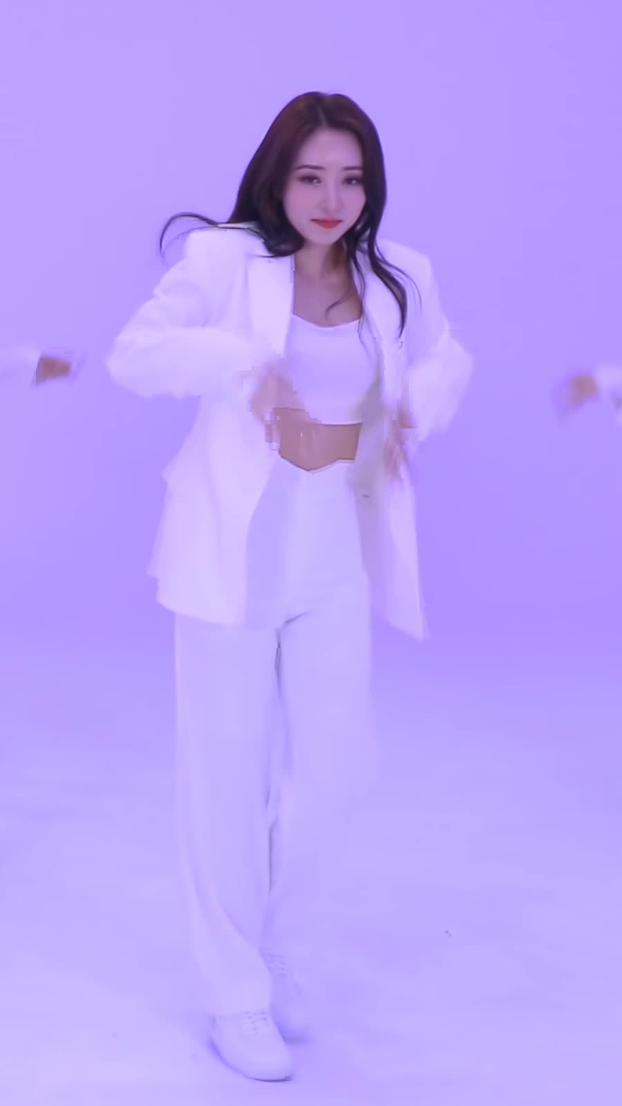 Dreamcatcher Sua's beautiful large boobs!